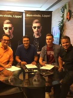 LIPPE ASSINA CONTRATO COM A UNIVERSAL MUSIC