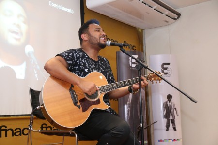 Eli Soares faz lançamento do CD “Memórias”, no Rio de Janeiro