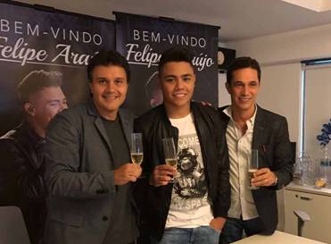 Felipe Araújo assina contrato com a Universal Music