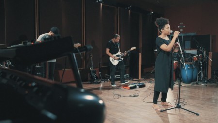 Cantora Sarah divulga “Eu sou de Jesus”, quarto episódio da série “Sarah Live Session”