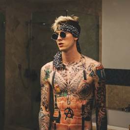 Machine Gun Kelly lança hoje o terceiro álbum da carreira, “bloom”