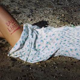 Selena Gomez surpreende e lança o videoclipe oficial de “Bad Liar”