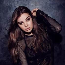 Hailee Steinfeld lança versão acústica de “Most Girls”