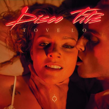 Sempre recebida com muita expectativa no Brasil, Tove Lo divulga primeira música do novo álbum. Ouça “Disco Tits”!