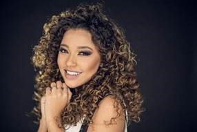 Conheça Gabriela Gomes, a nova contratada da Universal Music Christian Group