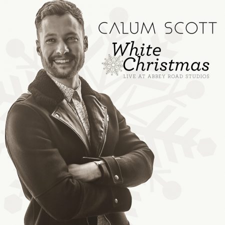 Calum Scott lança “White Christmas – 1 mic 1 take (Live From Abbey Road Studios)”