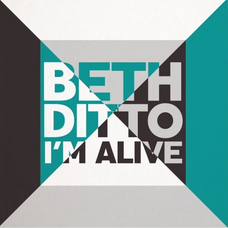 Após o sucesso de seu primeiro álbum solo, Beth Ditto reestreia com “Alive”, seu mais novo single