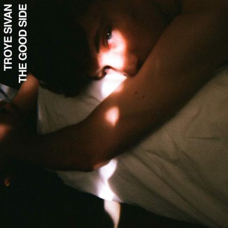 Cantor e compositor australiano Troye Sivan lança nova canção, “The Good Side”