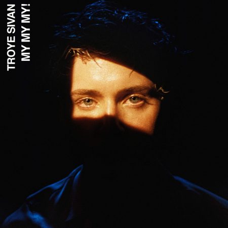 Ele está de volta! Troye Sivan lança novo single e clipe. Confira “My! My! My!”