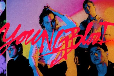 Chega hoje às lojas e plataformas digitais o novo álbum da banda 5 Seconds Of Summer, “Youngblood”. Ouça Agora!