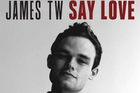 O cantor britânico James TW divulga a versão acústica de “Say Love”
