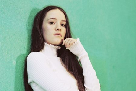 Cantora Sigrid lança seu novo single, “I Don´t Wanna Know”