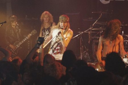 Guns N’ Roses lança o clipe inédito de “It’s So Easy”