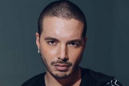 J Balvin é o artista global #1 no Spotify