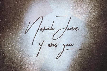 Ouça “It Was You”, single surpresa da cantora Norah Jones