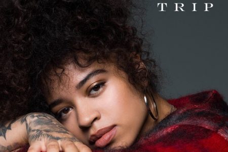 Conheça a cantora inglesa Ella Mai em seu novo videoclipe para a música “Trip”