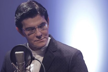 Padre Reginaldo Manzotti lança o clipe “Mais Perto do Meu Deus”. Música faz parte do álbum “Tá na Mão de Deus”, que acaba de conquistar Disco de Ouro