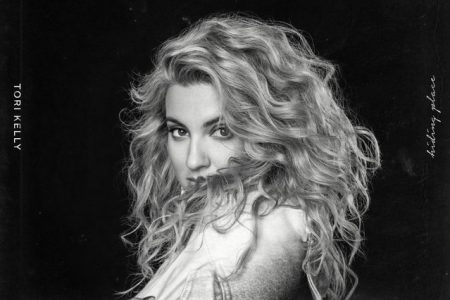 A cantora Tori Kelly apresenta seu novo álbum, “Hiding Place”