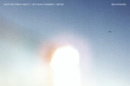 O cantor Ben Howard lança três faixas inéditas: “Another Friday Night”, “Hot Heavy Summer” e “Sister”