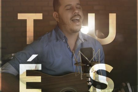 O cantor Hudson Almeida disponibiliza a faixa “Tu És”, que chega a todas as plataformas digitais