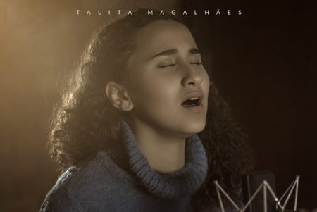 Talita Magalhães apresenta a faixa e o videoclipe de “Vivendo o Impossível”