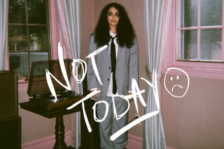 Alessia Cara disponibiliza mais uma faixa de seu novo álbum. Ouça “Not Today”, em todas as plataformas digitais