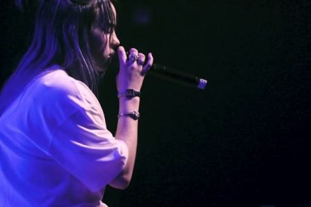 Assista ao vídeo de “When The Party´s Over”, da cantora Billie Eilish