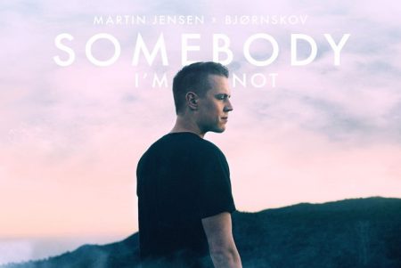 Após o sucesso do EP “World”, DJ Martin Jensen apresenta o single “Somebody I’m Not”