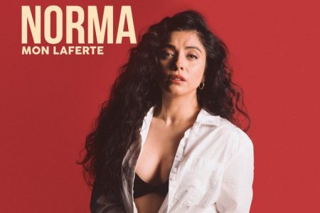 MON LAFERTE SE APRESENTA NO AUDITORIO NACIONAL, NO MÉXICO, COM INGRESSOS COMPLETAMENTE ESGOTADOS DURANTE A #LAGIRADENORMA