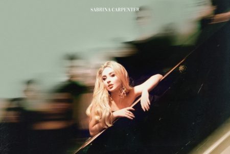 Sabrina Carpenter estreia novo album de inéditas, “Singular Act I”, em todas as plataformas digitais