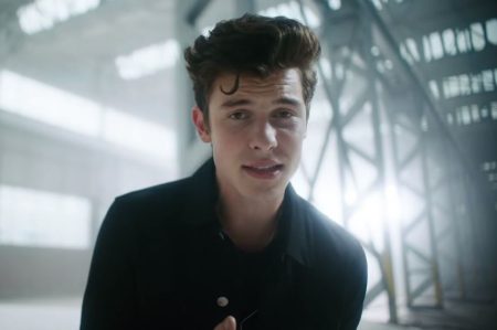 Shawn Mendes estreia vídeo de sua parceria com Khalid. Assista “Youth”