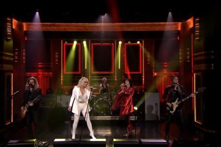 Assista a eletrizante apresentação da banda The Struts com a cantora Kesha, no programa The Tonight Show