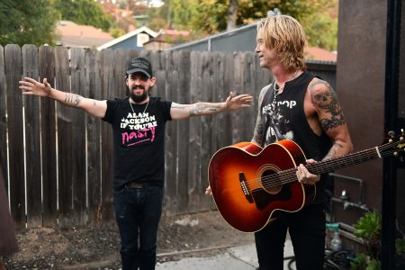 Baixista do Guns N’ Roses, Duff Mckagan, lança“Tenderness”, seu novo álbum solo, dia 31 de maio, com a produção e participação do vencedor do Grammy Shooter Jennings