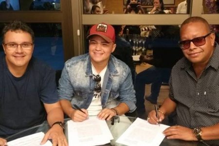 GUGA NANDES ASSINA CONTRATO COM A UNIVERSAL MUSIC E GTS