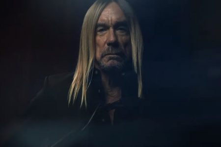 ASSISTA AO VIDEOCLIPE DE “JAMES BOND”, FAIXA DO NOVO ÁLBUM “FREE”, DO LENDÁRIO MÚSICO IGGY POP