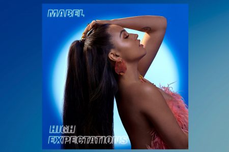 MABEL LANÇA SEU ÁLBUM DE ESTREIA. CONFIRA “HIGH EXPECTATIONS”