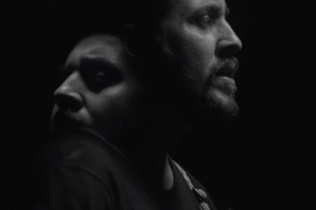 MAIS UMA FAIXA DO ÁLBUM “NA MÃO AS FLORES”, DE SURICATO, GANHA UM VIDEOCLIPE.  ASSISTA “TATUA”, NO CANAL OFICIAL DO CANTOR NO YOUTUBE