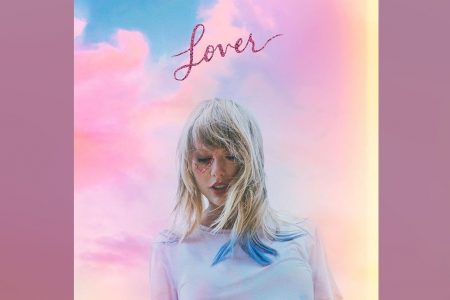 O NOVO ÁLBUM DE TAYLOR SWIFT, “LOVER”, É O SEXTO DA CARREIRA DA CANTORA A ESTREAR NO TOPO DA PARADA DA BILLBOARD