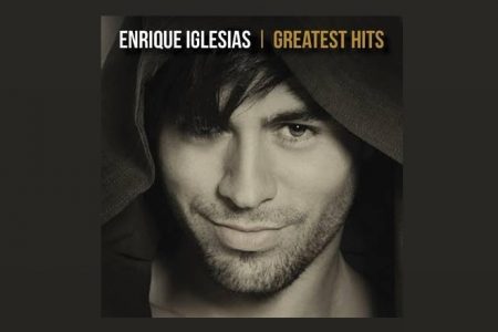 ENRIQUE IGLESIAS LANÇA A VERSÃO FÍSICA E DIGITAL DO ÁLBUM “GREATEST HITS”, UMA COMPILAÇÃO COM SEUS MAIORES SUCESSOS