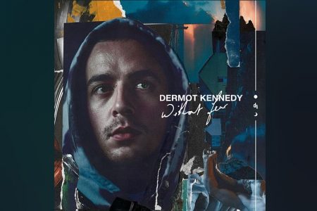 O CANTOR E COMPOSITOR IRLANDÊS DERMOT KENNEDY LANÇA SEU ÁLBUM DE ESTREIA, “WITHOUT FEAR”, EM TODAS AS PLATAFORMAS DIGITAIS