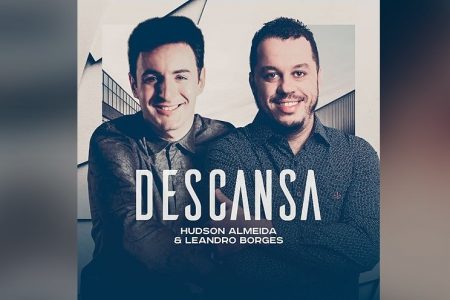 CANTOR HUDSON ALMEIDA ESTREIA O CLIPE DA CANÇÃO “DESCANSA”, COM A COLABORAÇÃO DE LEANDRO BORGES