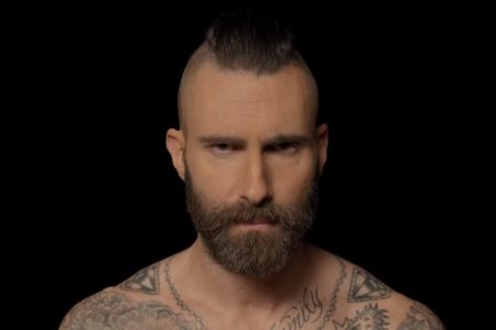 ASSISTA AGORA AO EMOCIONANTE VÍDEO DO MAROON 5 PARA O NOVO SINGLE, “MEMORIES”