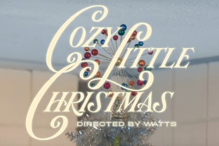 EM CLIMA DE NATAL, KATY PERRY DISPONIBILIZA O VIDEOCLIPE DE “COZY LITTLE CHRISTMAS”