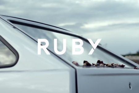 CONHEÇA RUBY, NOVA CONTRATADA DA UNIVERSAL MUSIC, QUE CONTA COM A COLABORAÇÃO DE PAPATINHO NO LANÇAMENTO DE “CHAPADIN DE AMOR”