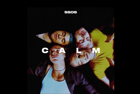 O GRUPO 5 SECONDS OF SUMMER APRESENTA O ÁLBUM “C A L M” NAS PLATAFORMAS DIGITAIS