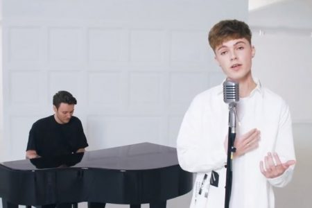 CONHEÇA A VERSÃO GOSPEL ACÚSTICA, EXCLUSIVA DA AMAZON MUSIC, DA MÚSICA “ME BECAUSE OF YOU”, DE HRVY. ASSISTA TAMBÉM AO VÍDEO