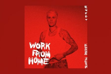 JUSTIN BIEBER ANUNCIA LANÇAMENTO DE COMPILAÇÕES. CONFIRA A RECÉM-DIVULGADA “WORK FROM HOME”