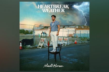 “HEARTBREAK WEATHER”, NOVO ÁLBUM DE NIALL HORAN, CHEGA EM VERSÃO FÍSICA NAS PRINCIPAIS LOJAS DO PAÍS