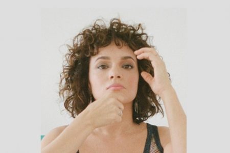 NORAH JONES FAZ TRANSMISSÃO AO VIVO COM A HASHTAG #PLAYDATE, COM SUA VERSÃO PARA O HIT “PATIENCE”, DO GUNS N´ ROSES