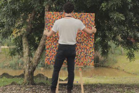 O CANTOR BRYAN BEHR APRESENTA O VÍDEO DA VERSÃO VOZ E VIOLÃO DA CANÇÃO “DOCE É A VIDA ASSIM”